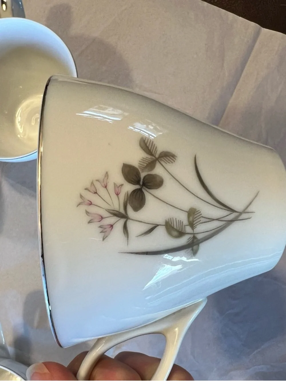 Mikasa White Porcelain Teacup Set with Pink Floral and Gold Trim - 6 pcs